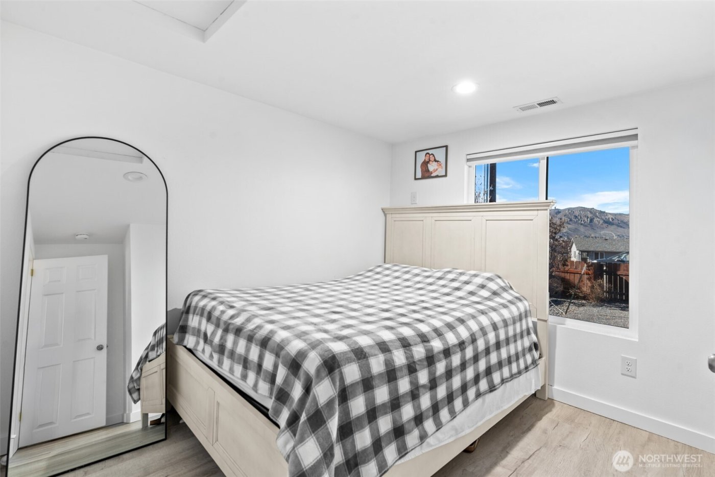 325 Eastmont Ave , East Wenatchee, WA 98802