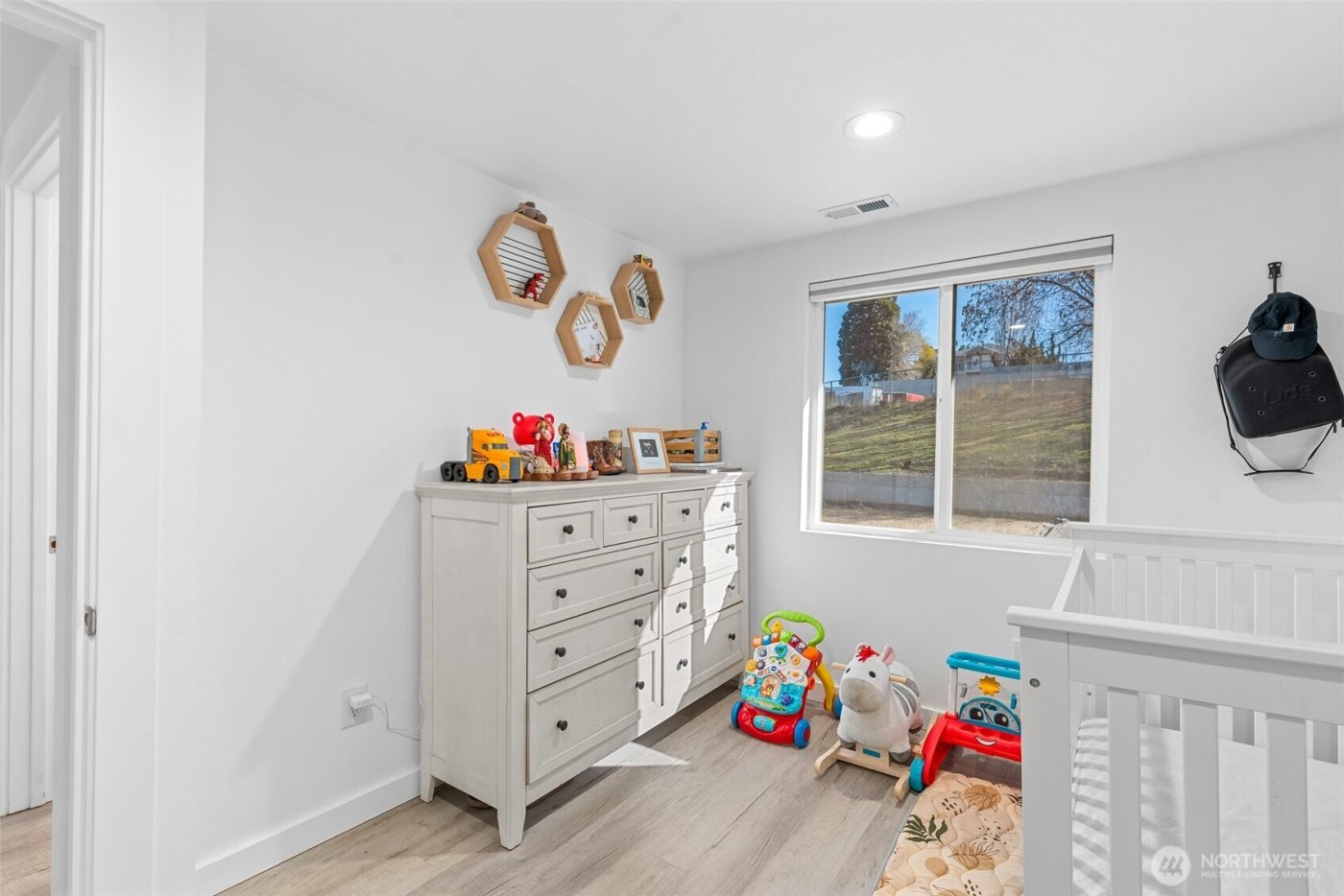 325 Eastmont Ave , East Wenatchee, WA 98802