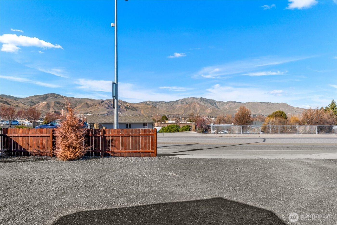 325 Eastmont Ave , East Wenatchee, WA 98802