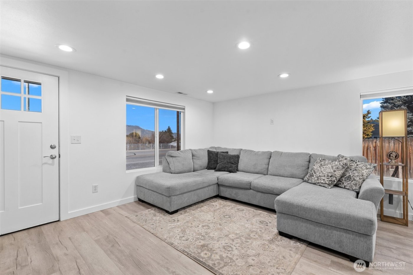 325 Eastmont Ave , East Wenatchee, WA 98802