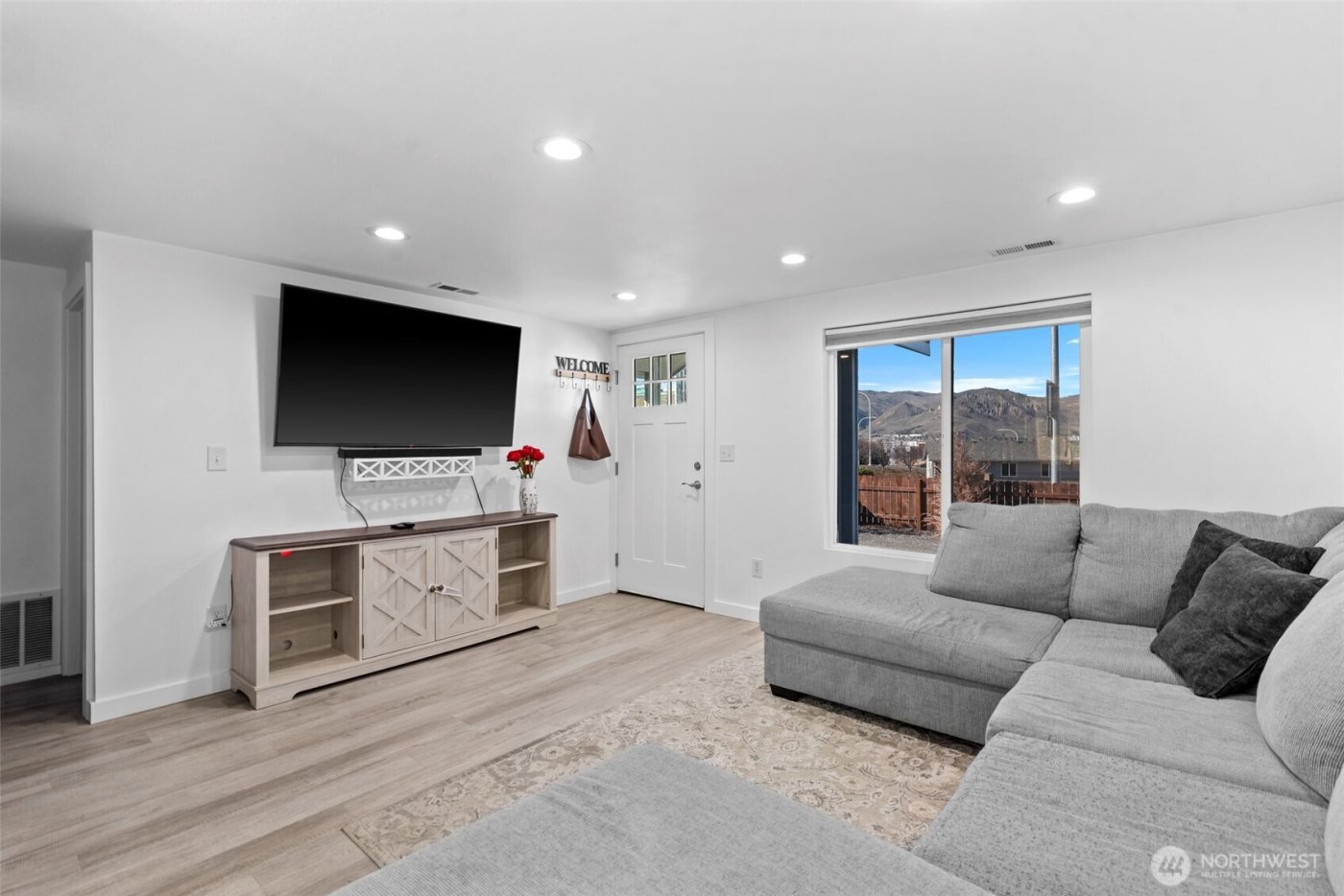 325 Eastmont Ave , East Wenatchee, WA 98802