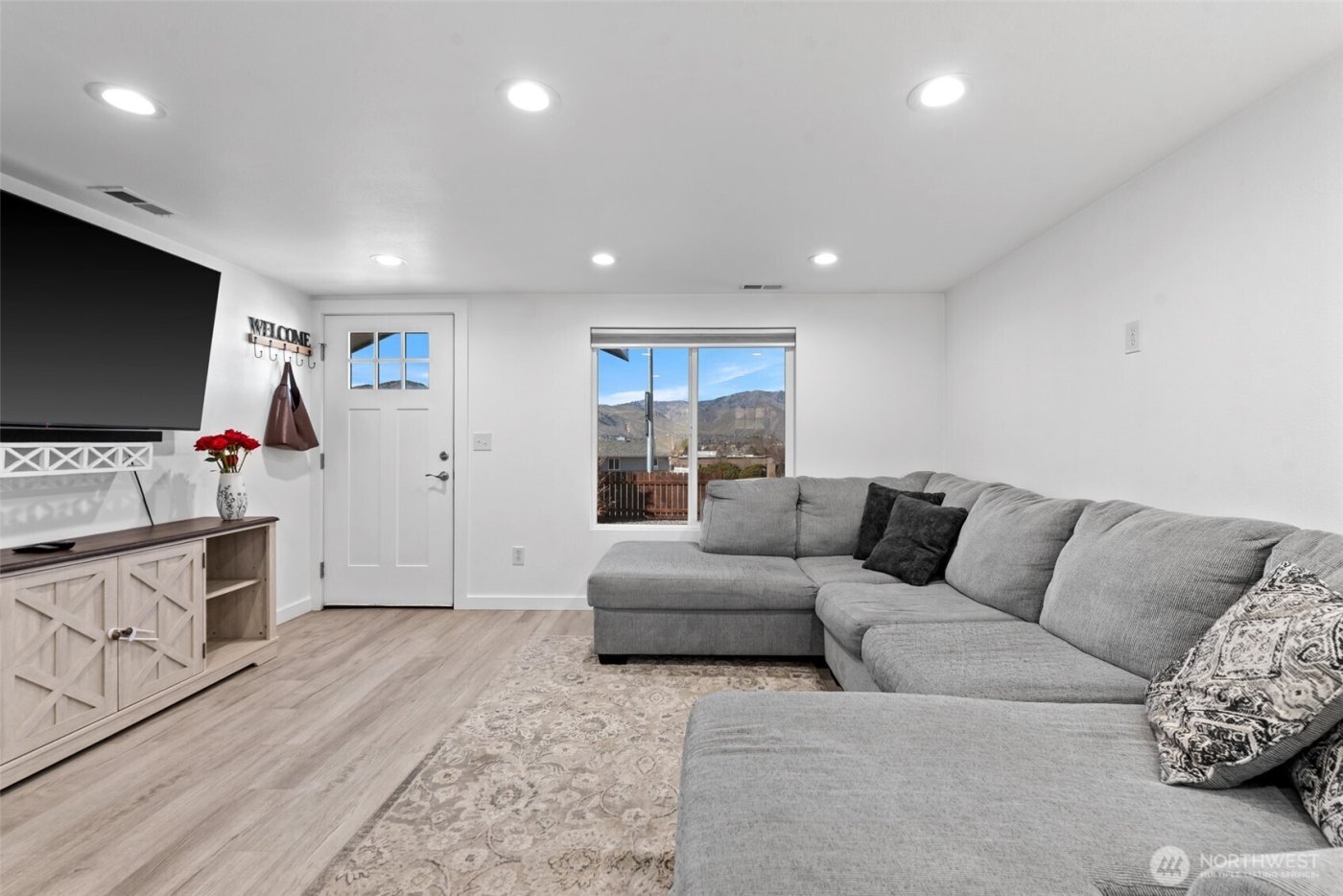 325 Eastmont Ave , East Wenatchee, WA 98802