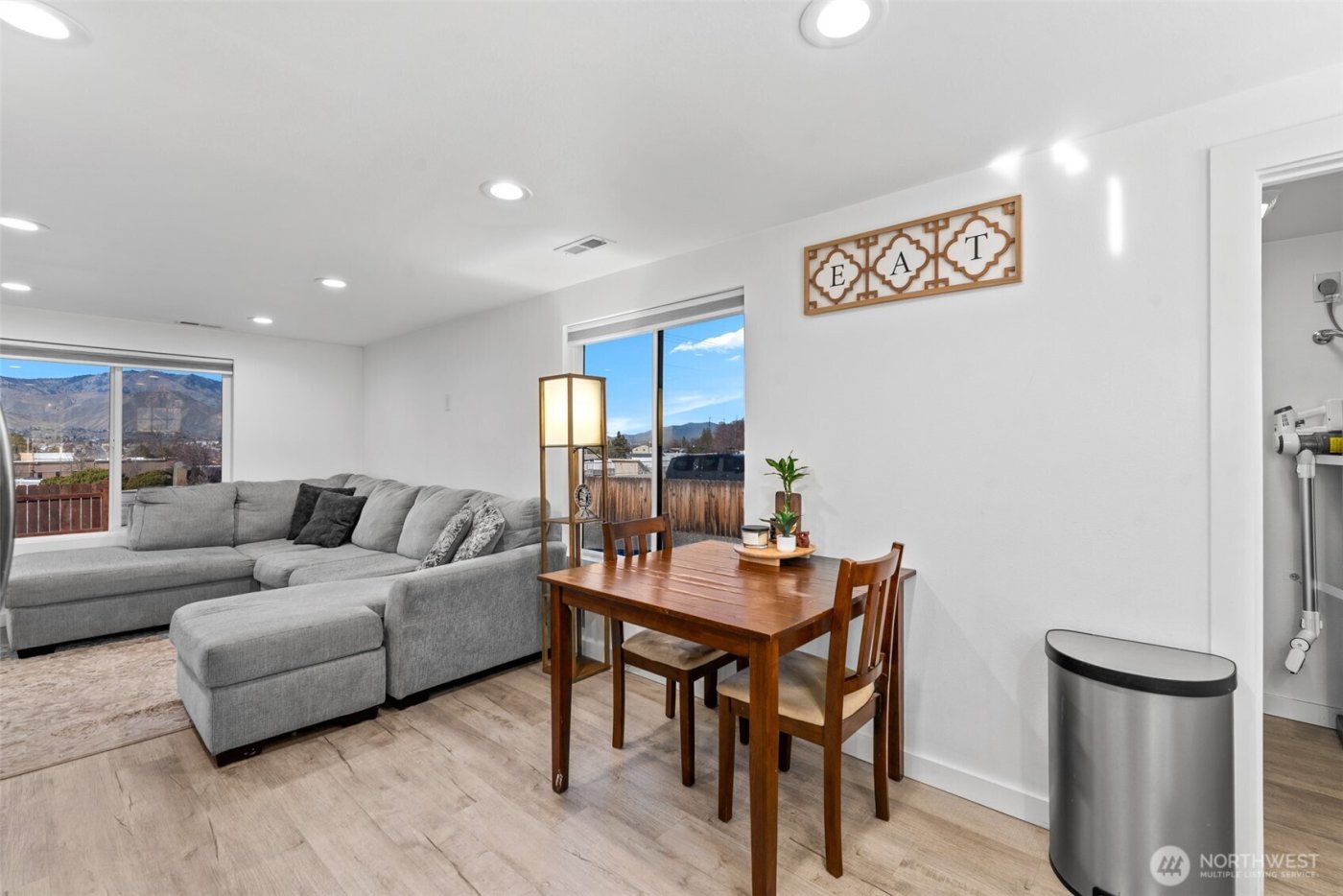 325 Eastmont Ave , East Wenatchee, WA 98802