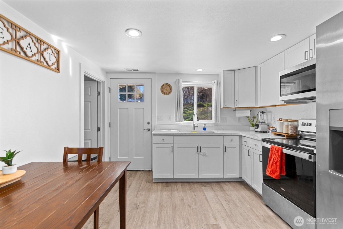 325 Eastmont Ave , East Wenatchee, WA 98802