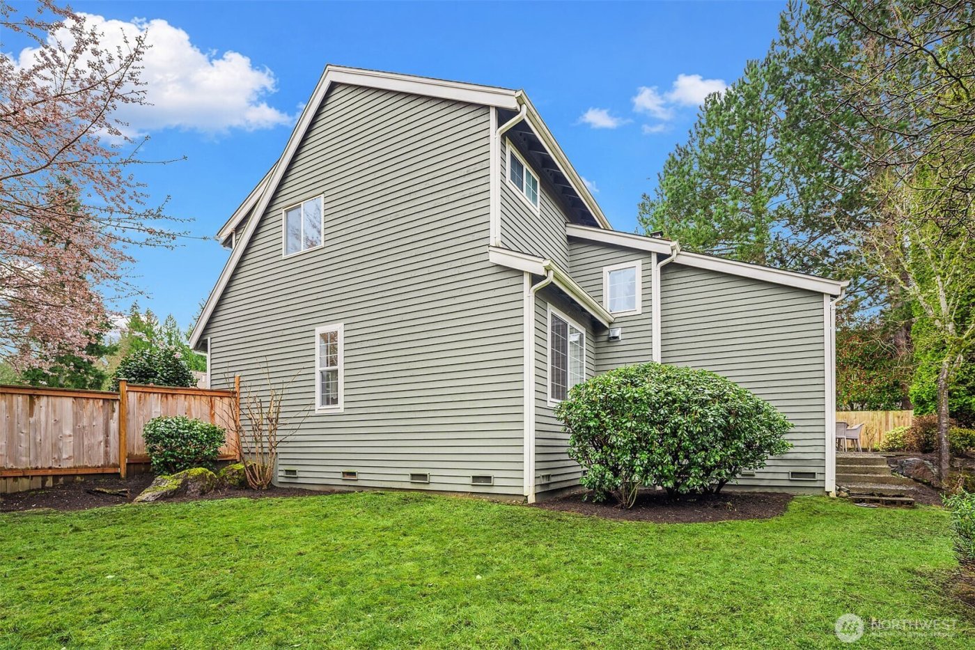 17158 NE 37th Place , Bellevue, WA 98008