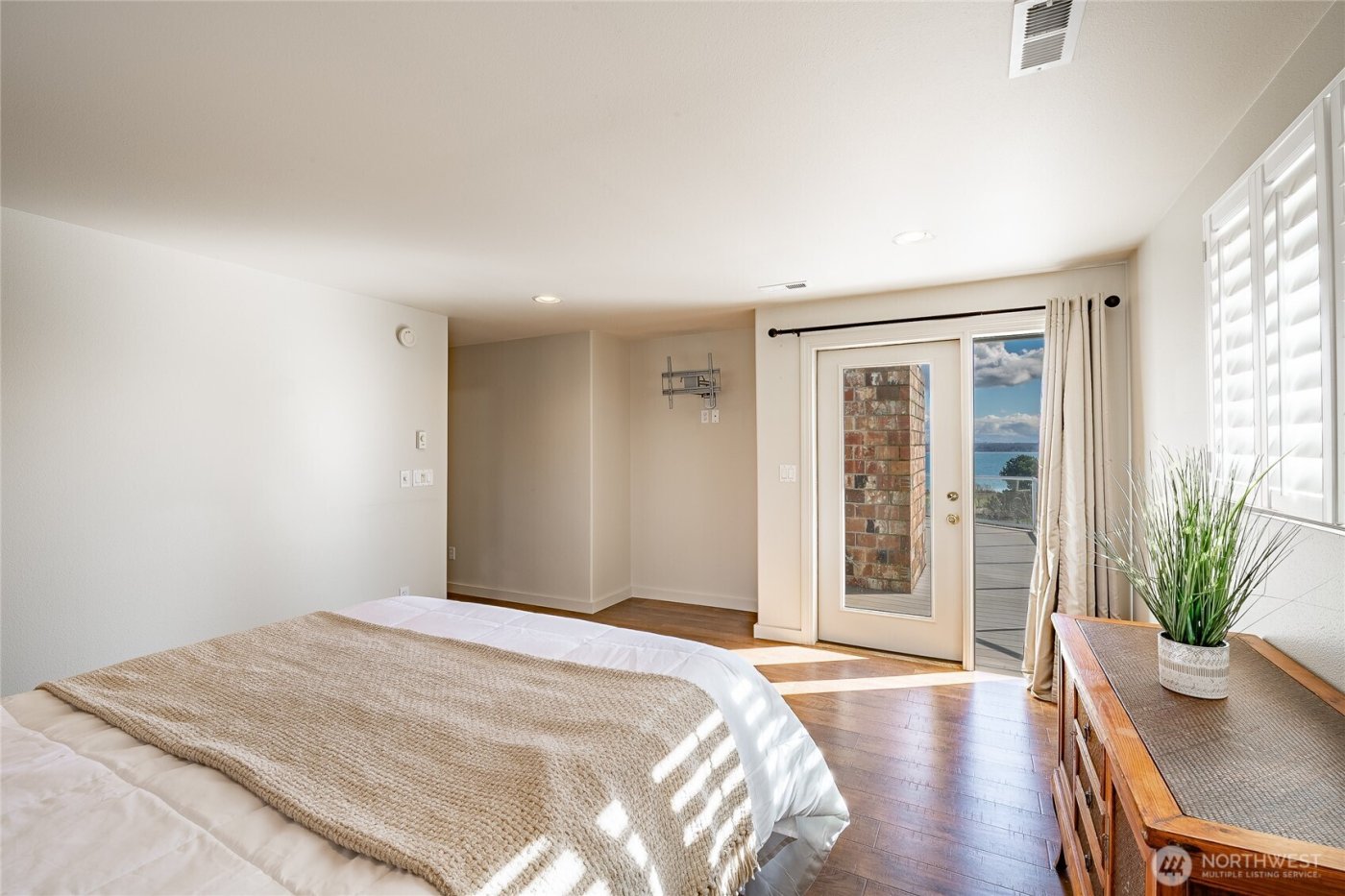 8024 Chinook Way , Blaine, WA 98230