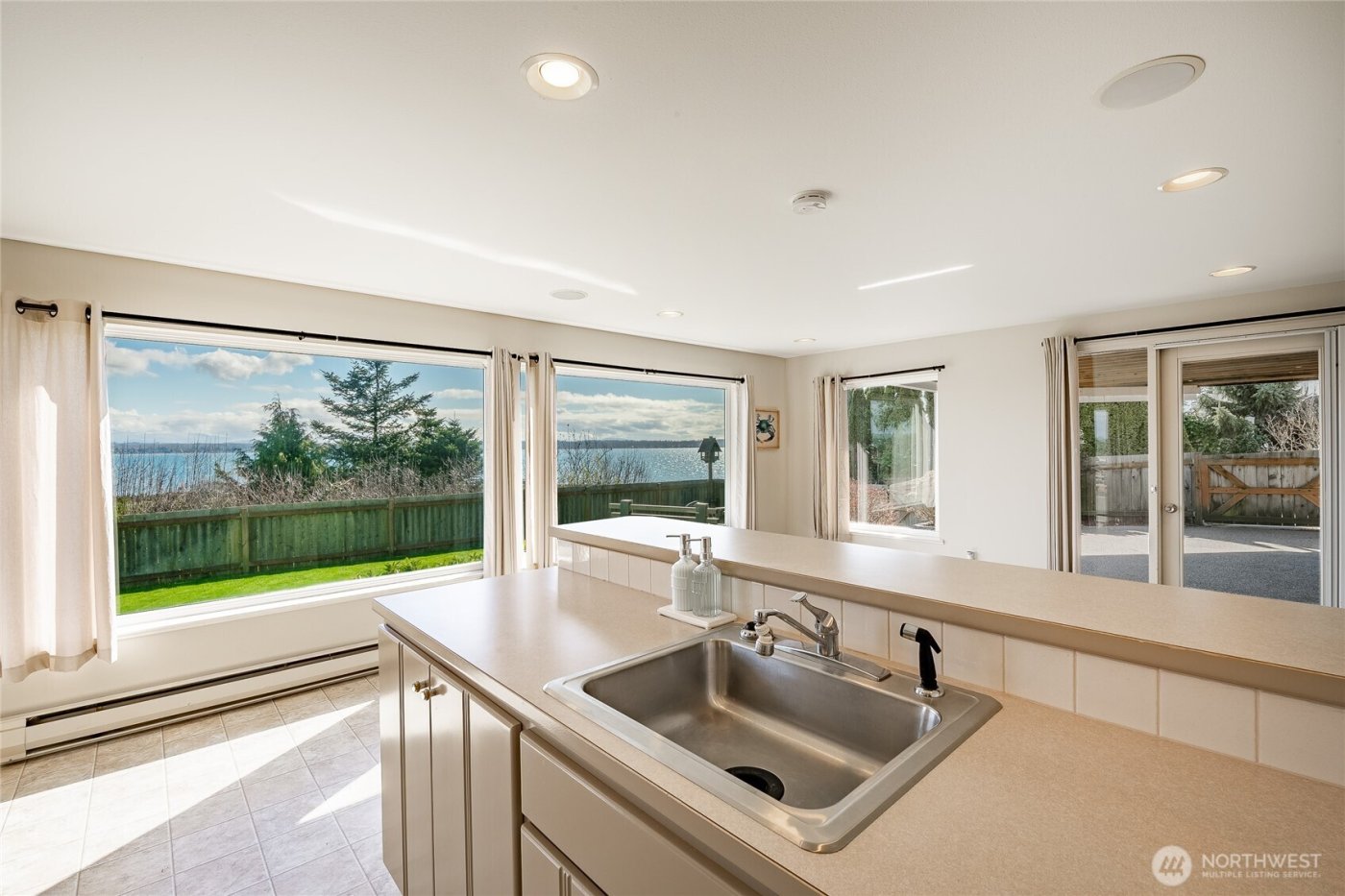 8024 Chinook Way , Blaine, WA 98230