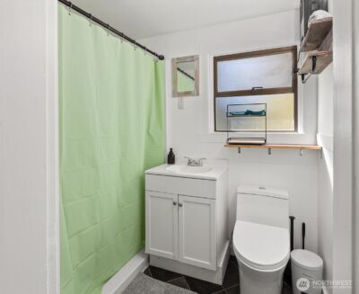 10019 Interlake Avenue N, Seattle, WA 98133 - Photo 17