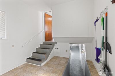 10019 Interlake Avenue N, Seattle, WA 98133 - Photo 20