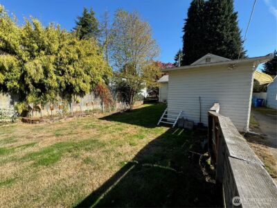 10019 Interlake Avenue N, Seattle, WA 98133 - Photo 9