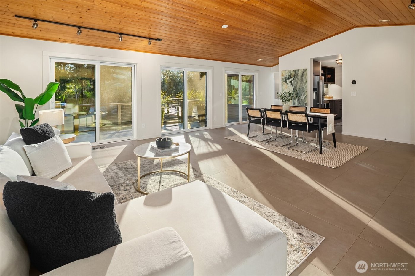 25112 SE 17th Street , Sammamish, WA 98075