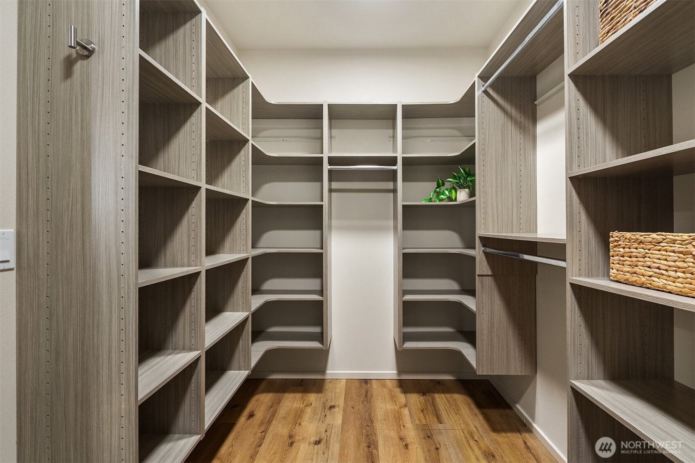 25112 SE 17th Street , Sammamish, WA 98075