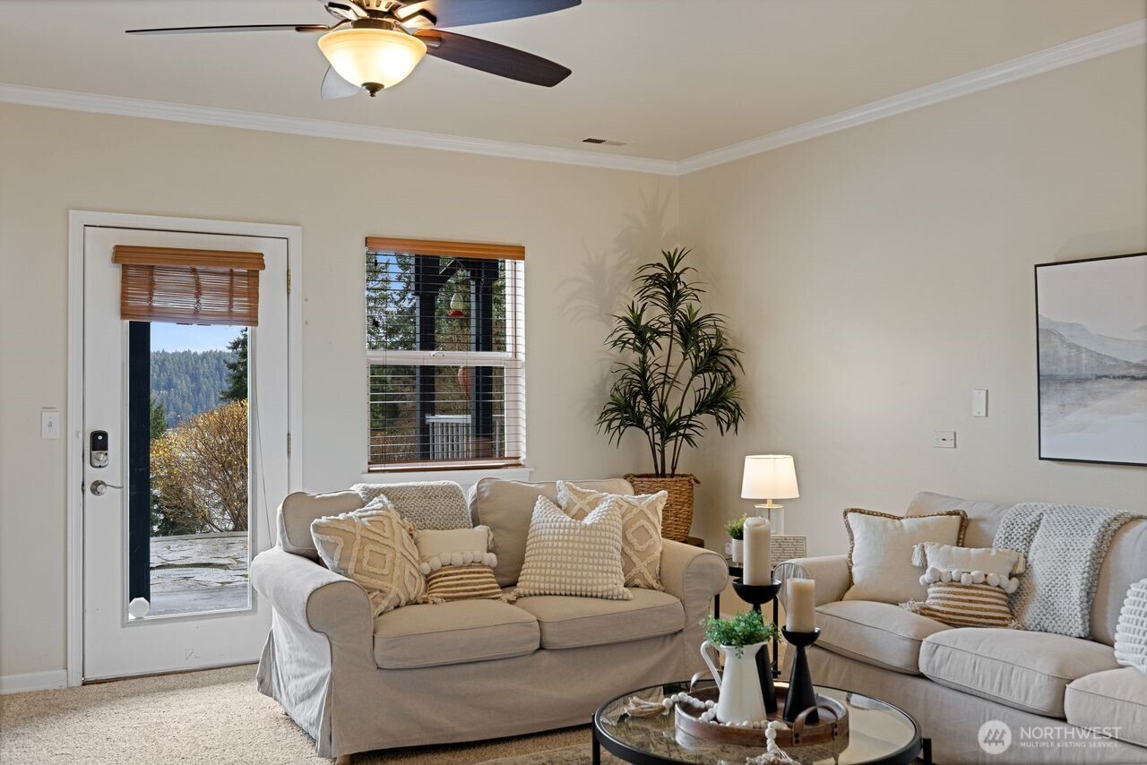 12421 6th Avenue NW, Gig Harbor, WA 98332