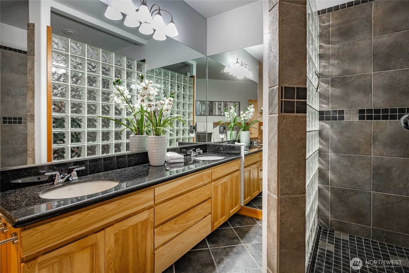 2176 Montfort Avenue , Blaine, WA 98230