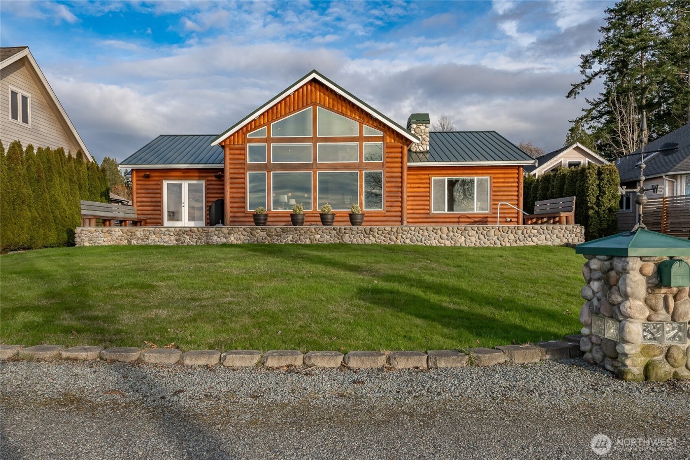 2176 Montfort Avenue , Blaine, WA 98230