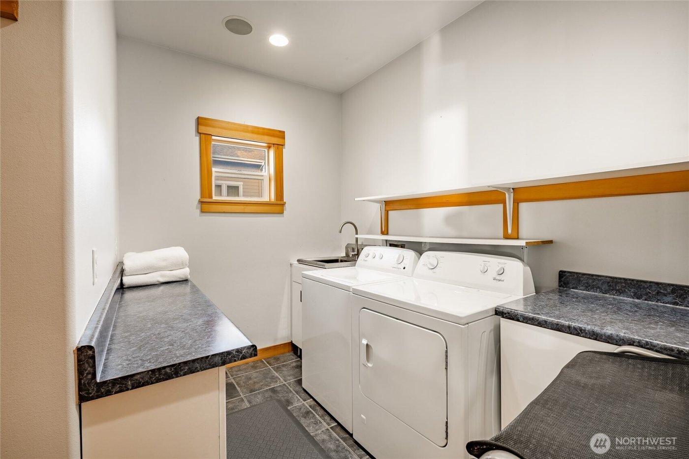 2176 Montfort Avenue , Blaine, WA 98230