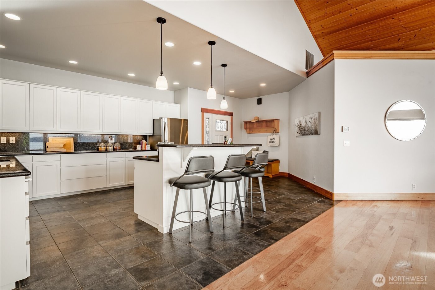 2176 Montfort Avenue , Blaine, WA 98230