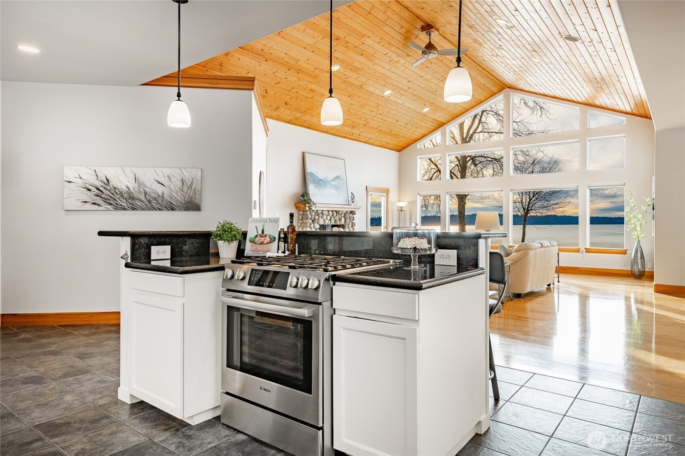 2176 Montfort Avenue , Blaine, WA 98230