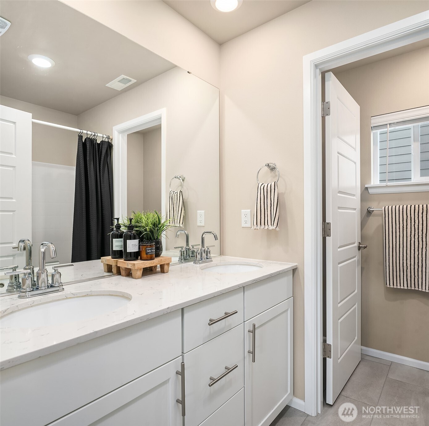 26340 203rd Ave SE , Covington, WA 98042