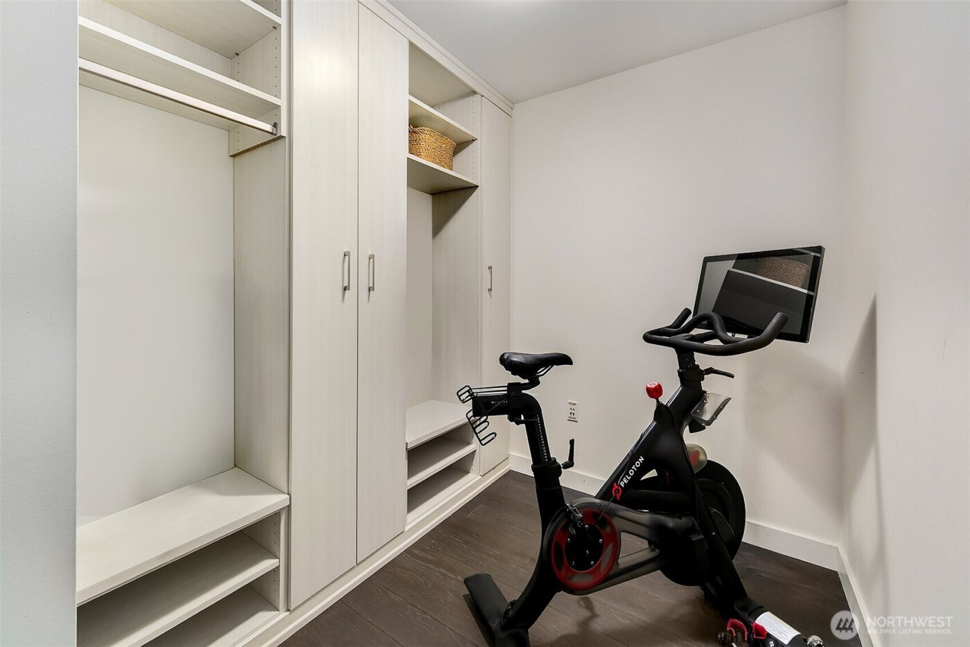 909 5th Avenue #2002, Seattle, WA 98164