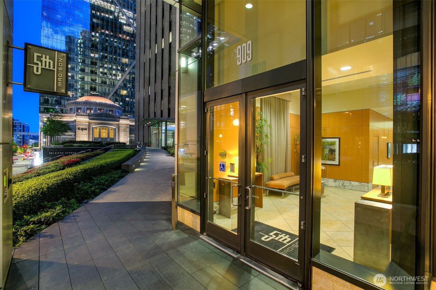 909 5th Avenue #2002, Seattle, WA 98164