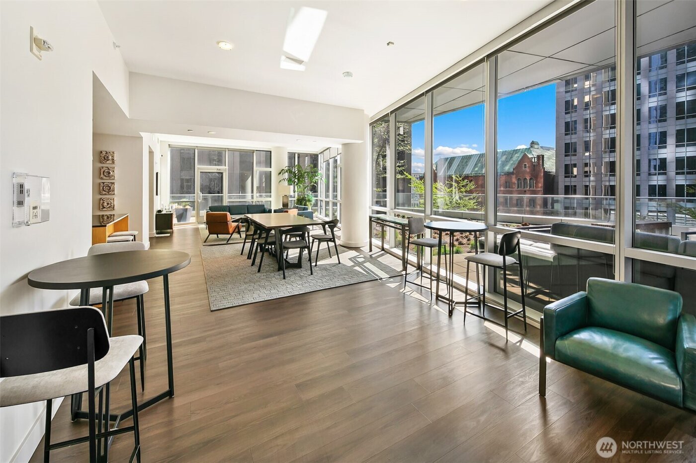 909 5th Avenue #2002, Seattle, WA 98164