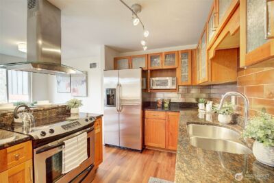 11058 NE 33rd Place #D6, Bellevue, WA 98004 - Photo 9