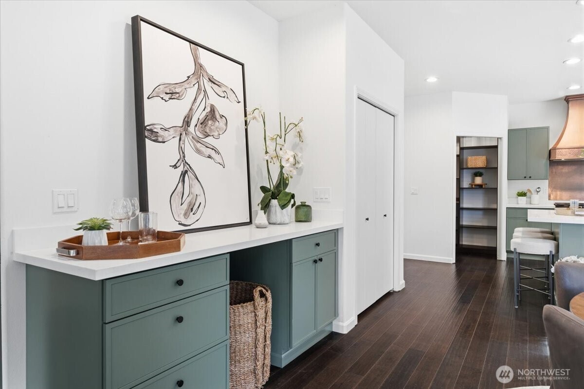 8145 5th Avenue SW, Seattle, WA 98106-2168