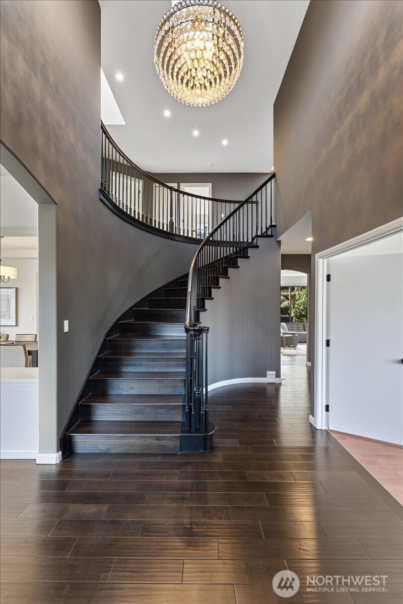 8145 5th Avenue SW, Seattle, WA 98106-2168