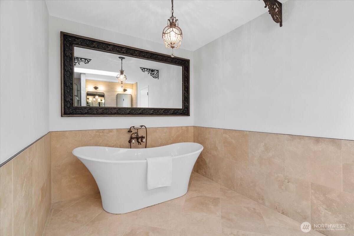 8145 5th Avenue SW, Seattle, WA 98106-2168