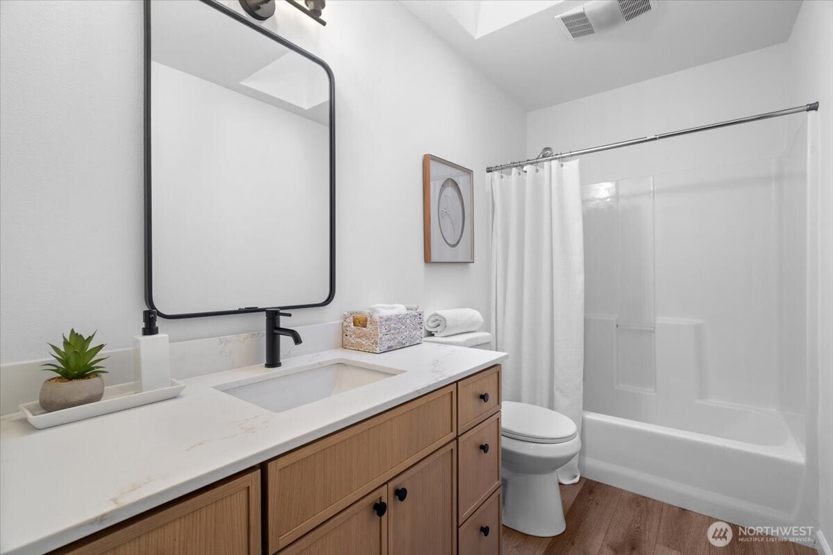 8145 5th Avenue SW, Seattle, WA 98106-2168