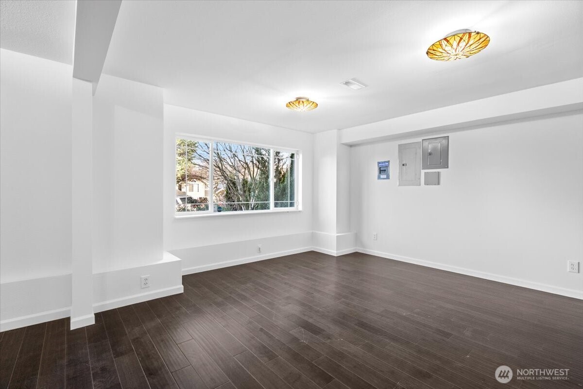 8145 5th Avenue SW, Seattle, WA 98106-2168