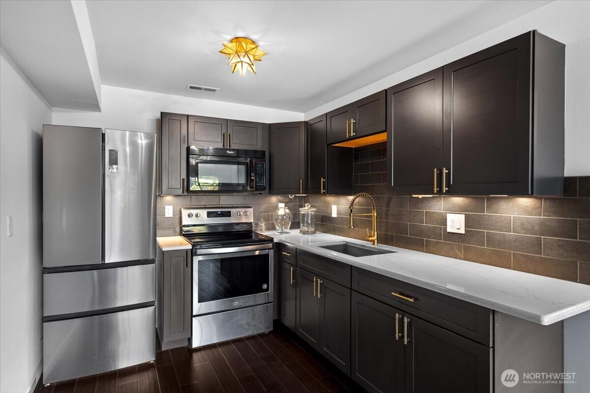 8145 5th Avenue SW, Seattle, WA 98106-2168