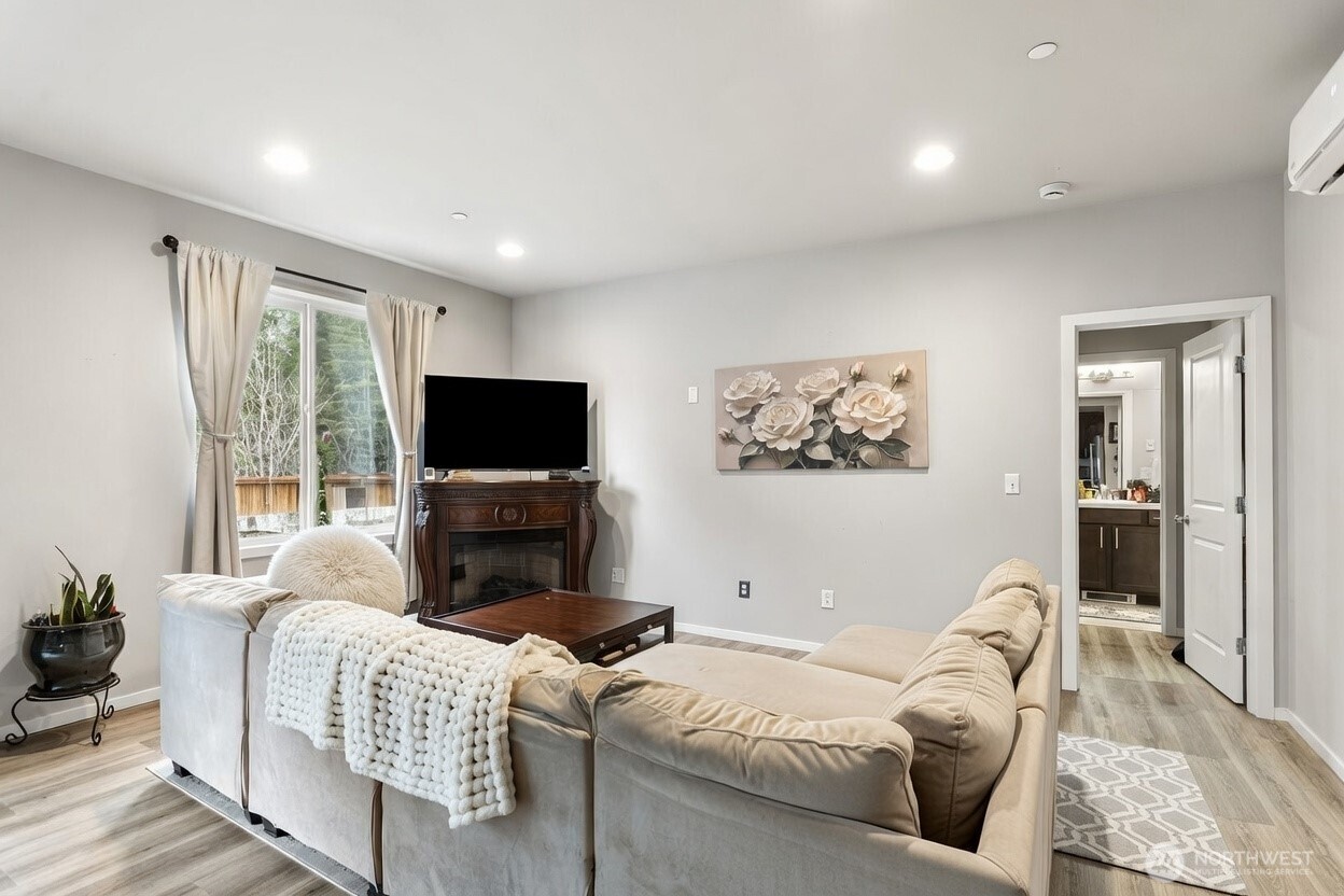 54 Basil Avenue , Shelton, WA 98584