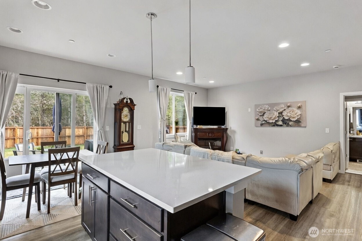 54 Basil Avenue , Shelton, WA 98584