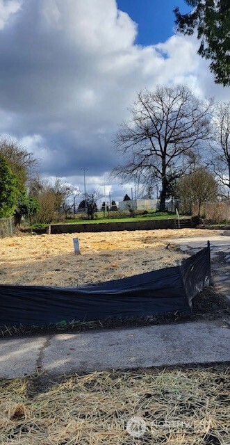 3239 S Thompson , Tacoma, WA 98418