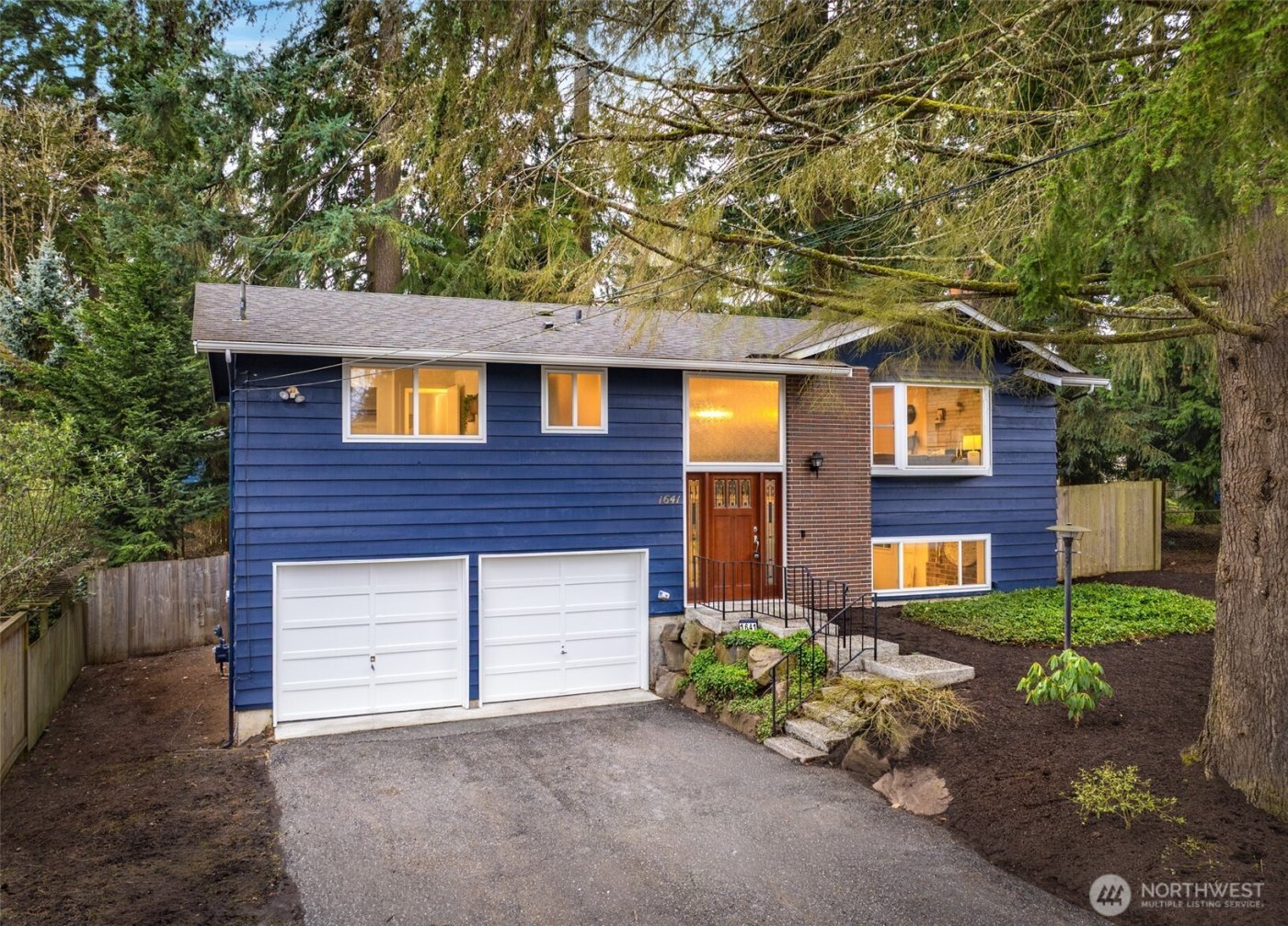 1641 N 185th Street , Shoreline, WA 98133