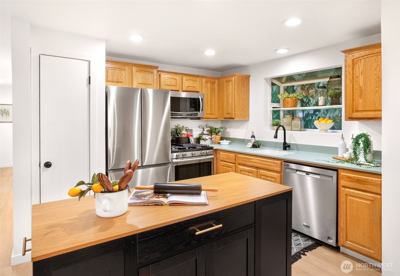 1641 N 185th Street , Shoreline, WA 98133