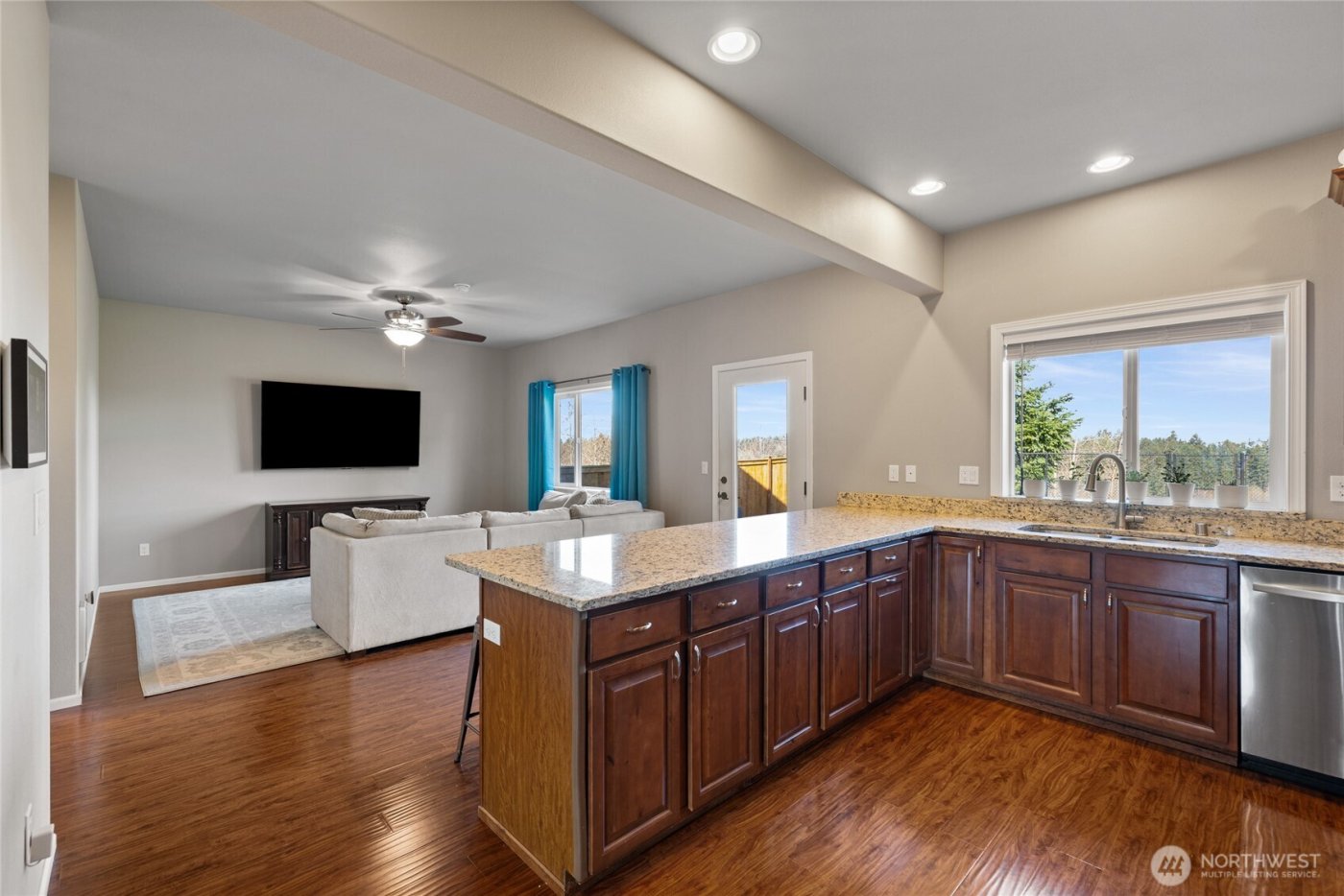 652 Joy Street , Eatonville, WA 98328