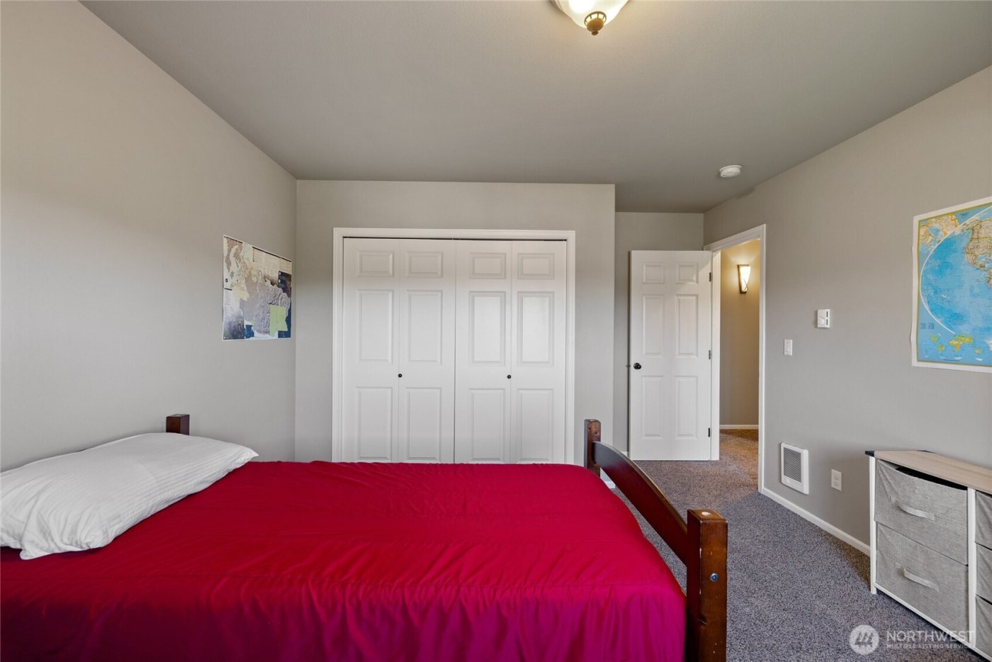 652 Joy Street , Eatonville, WA 98328