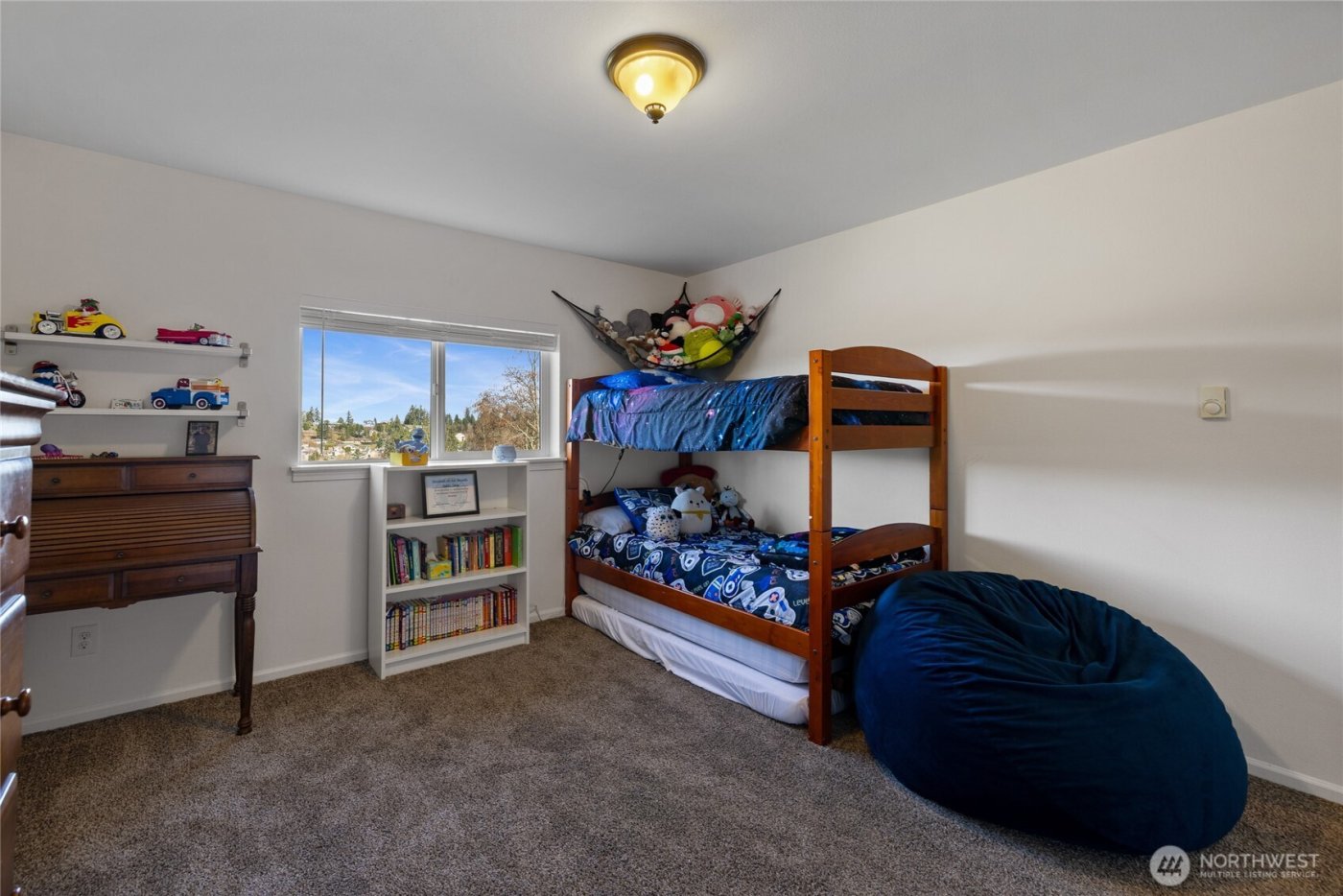 652 Joy Street , Eatonville, WA 98328