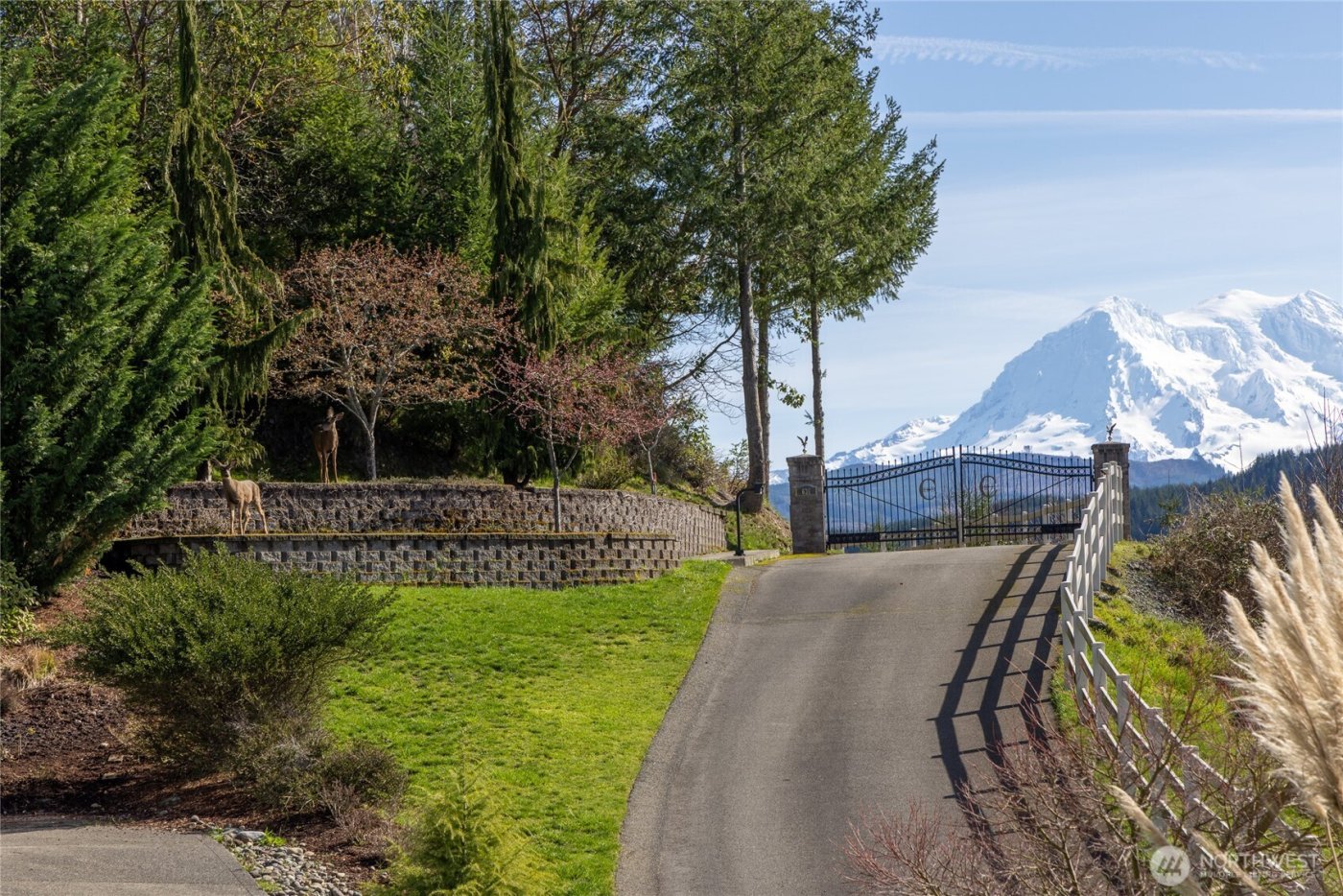 652 Joy Street , Eatonville, WA 98328