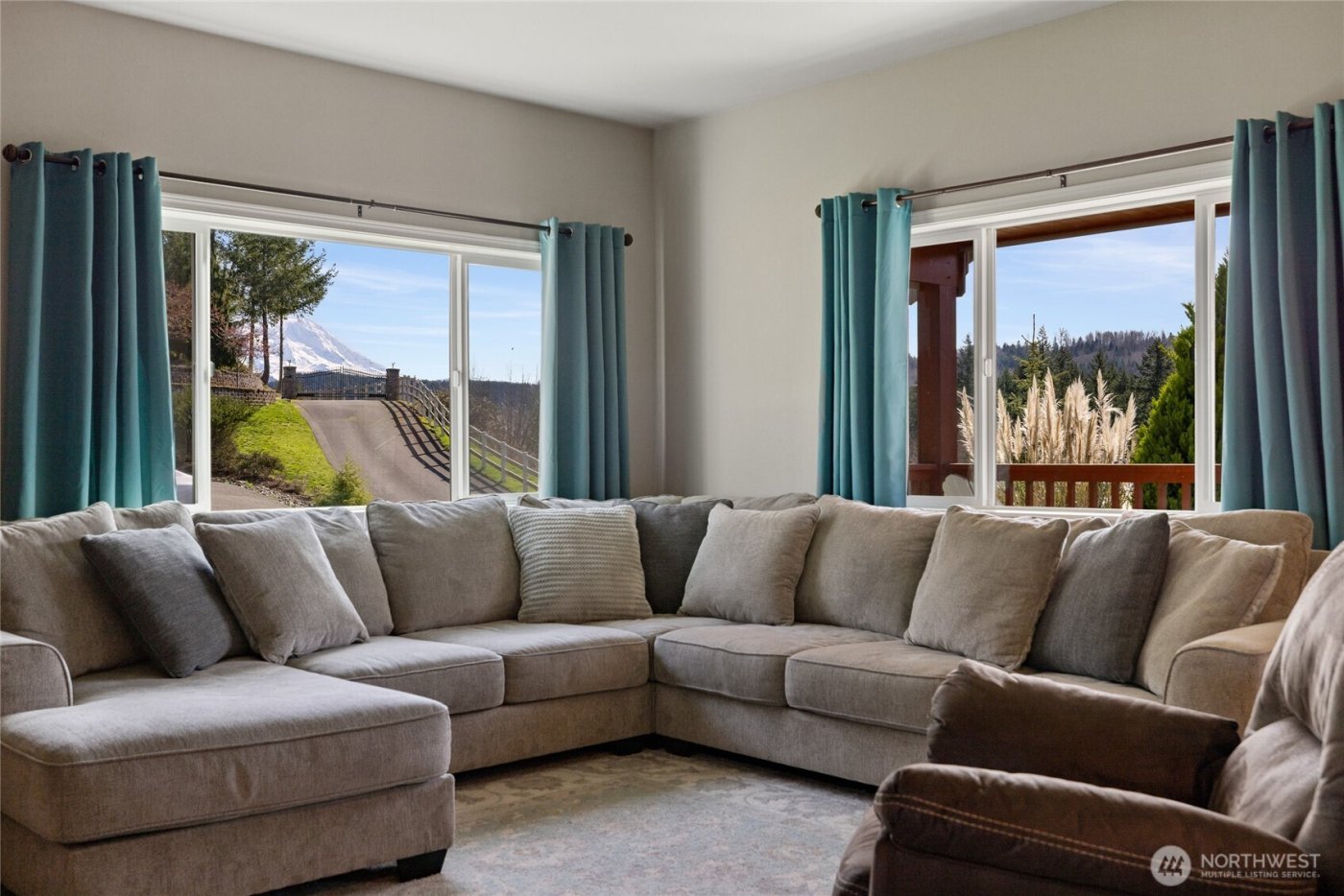 652 Joy Street , Eatonville, WA 98328