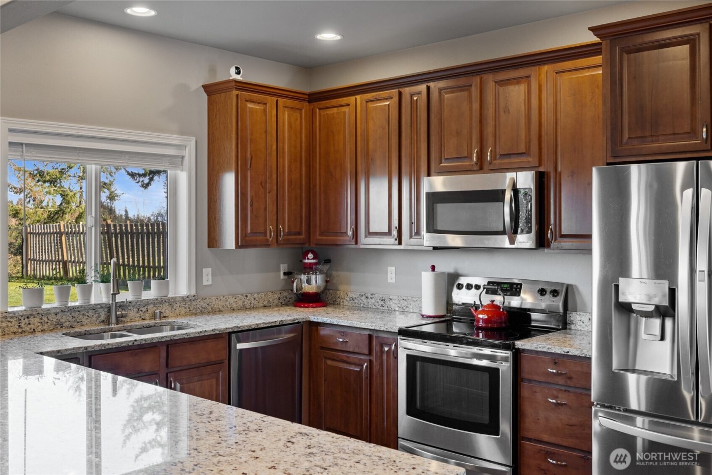 652 Joy Street , Eatonville, WA 98328