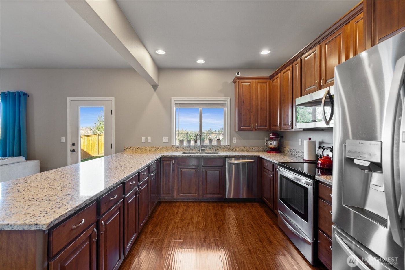 652 Joy Street , Eatonville, WA 98328