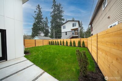 12531 25th Avenue NE #C, Seattle, WA 98125 - Photo 2