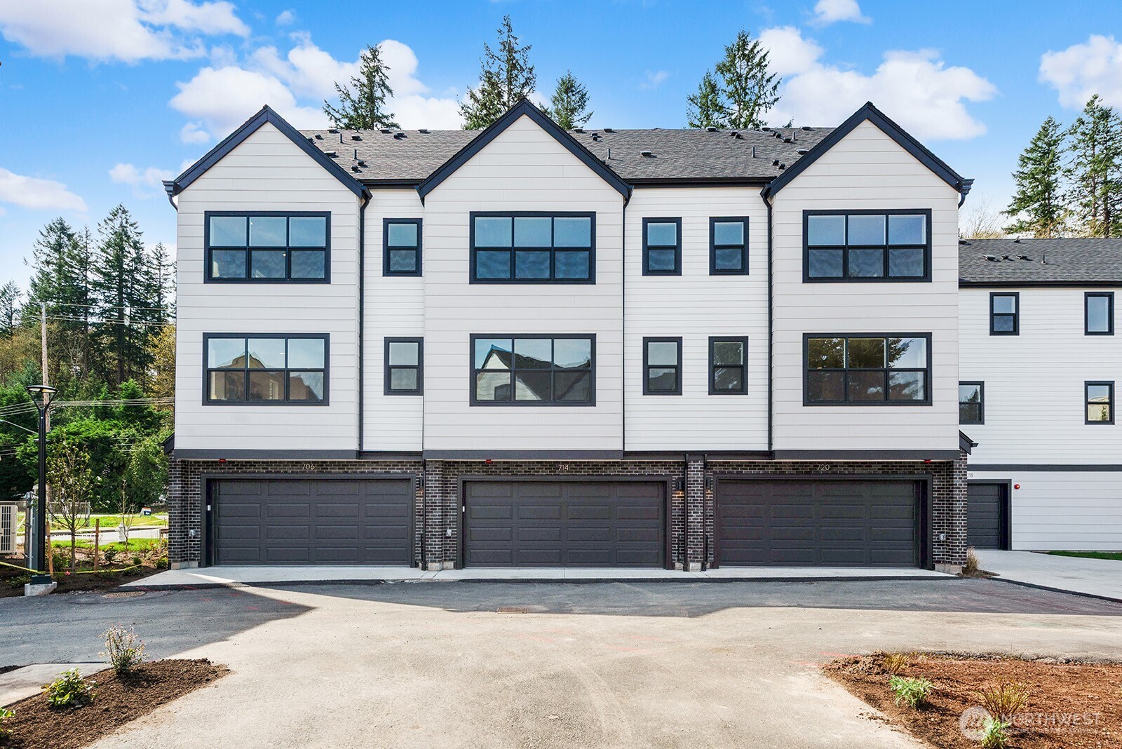 720 Newport Way NW, Issaquah, WA 98027