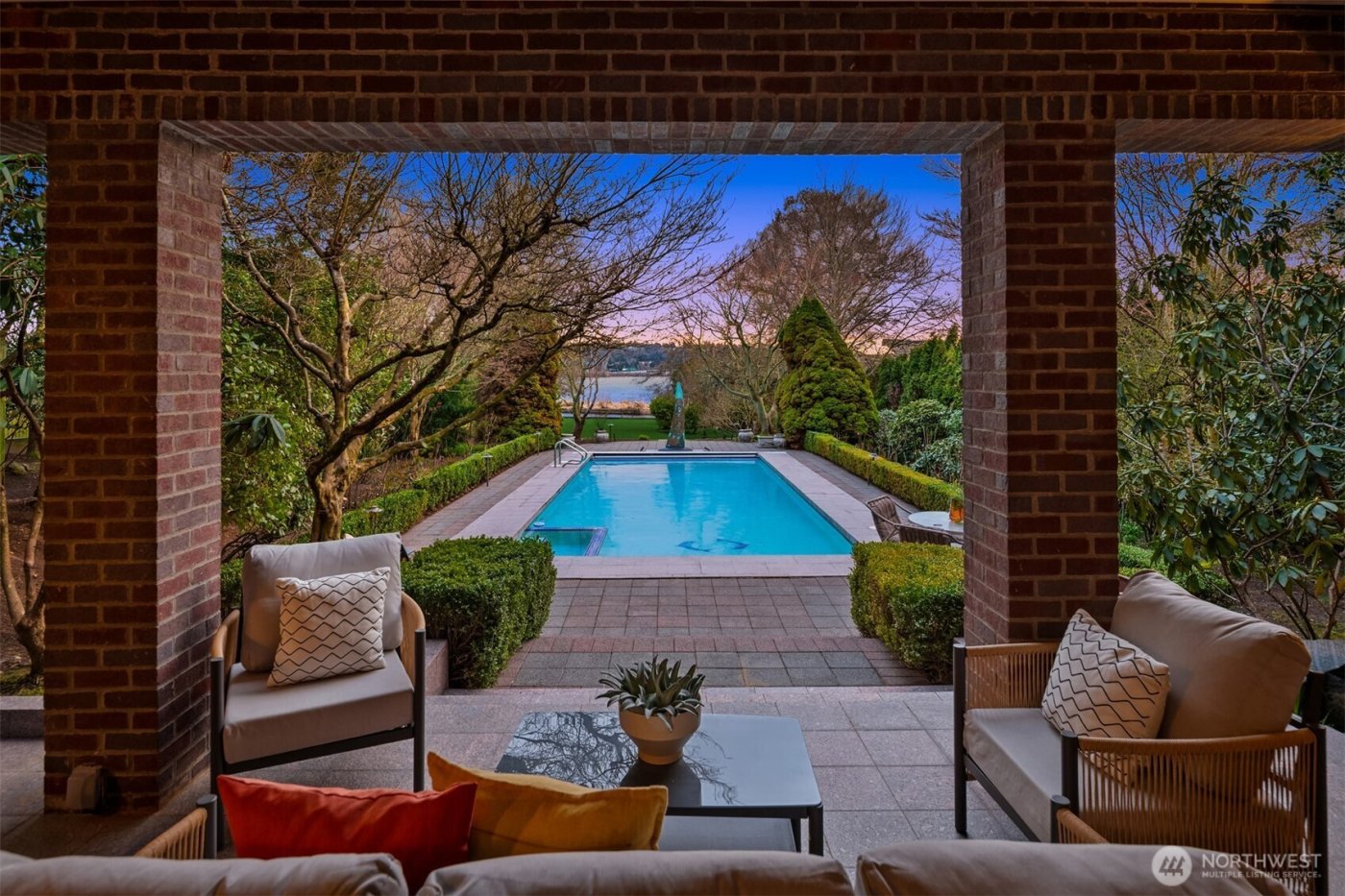 3925 NE Surber Drive , Seattle, WA 98105