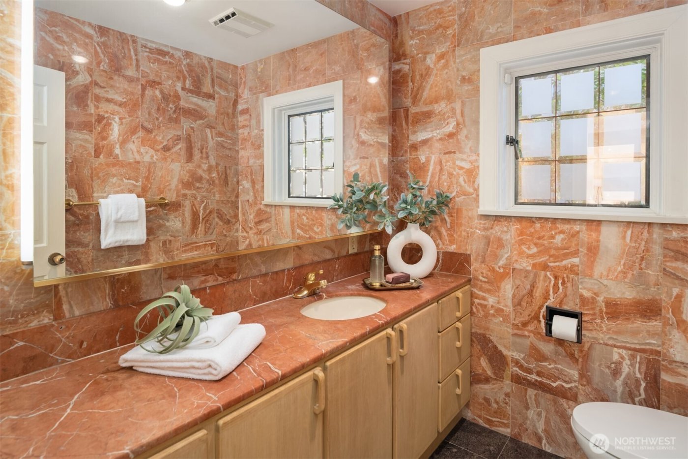 3925 NE Surber Drive , Seattle, WA 98105