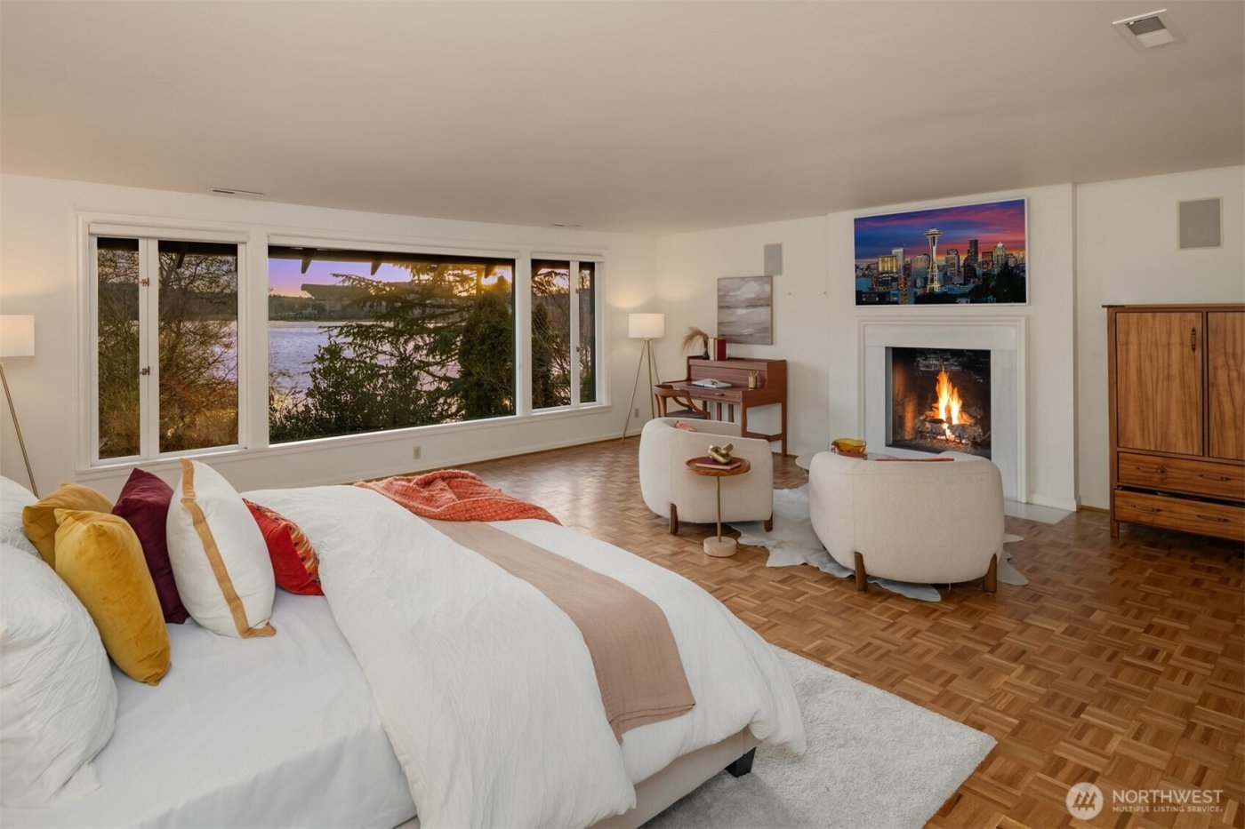 3925 NE Surber Drive , Seattle, WA 98105